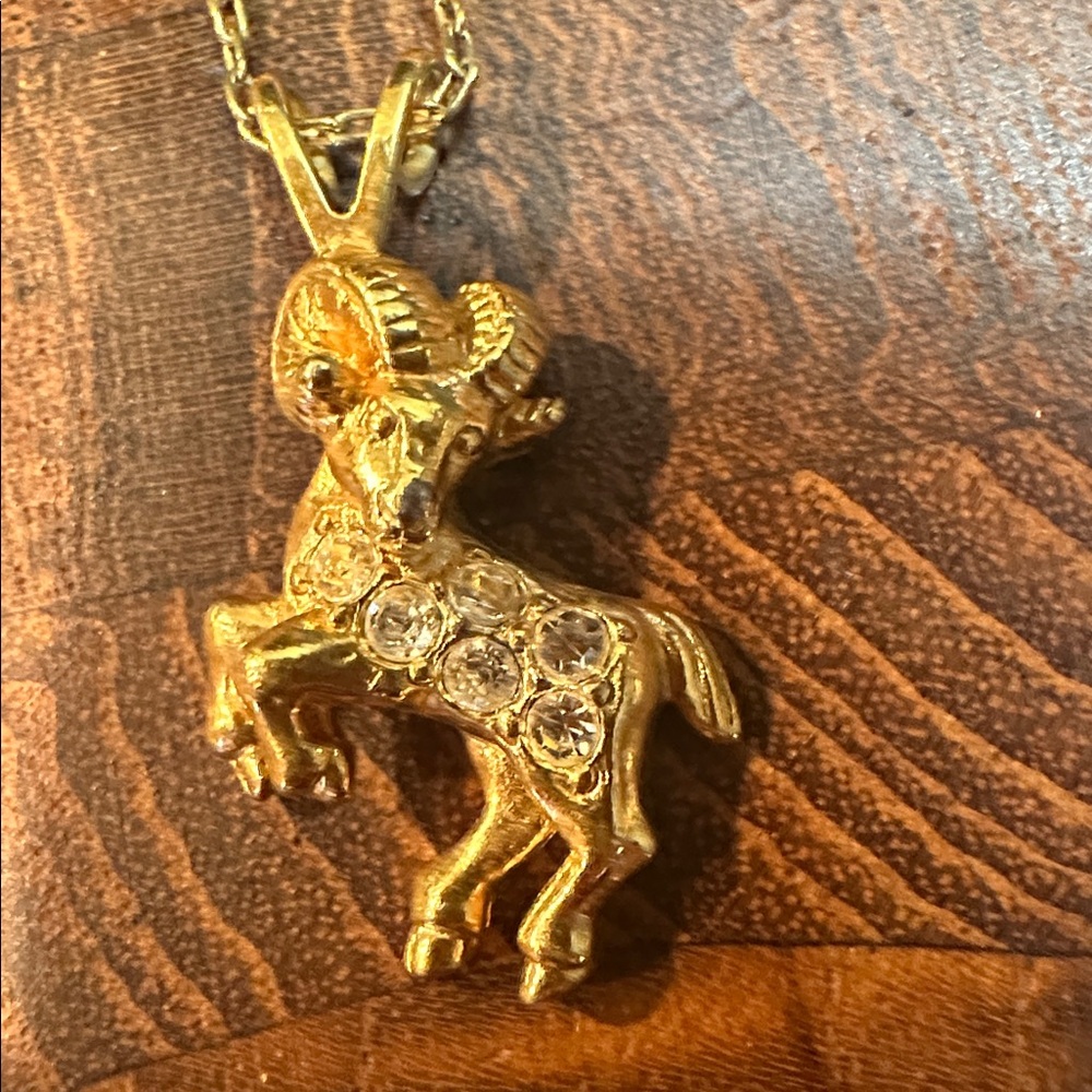 AVON ARIES RAM GOLD TONE NECKLACE